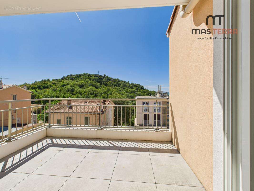 Appartement à CHATEAUNEUF-GRASSE