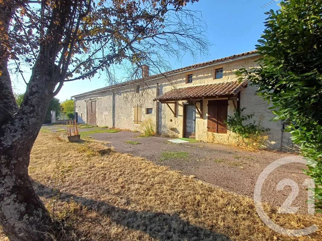 Maison 108 m² à Pioussay  - photo 16