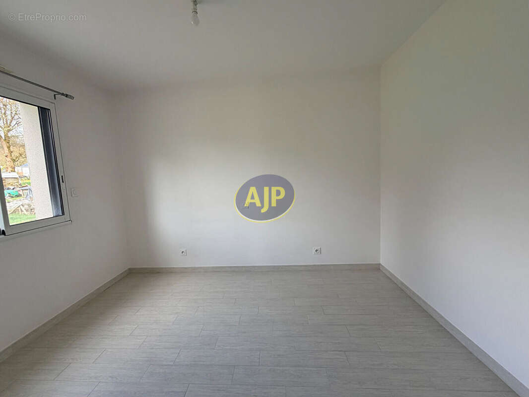 Maison à LA CHAPELLE-DE-BRAIN