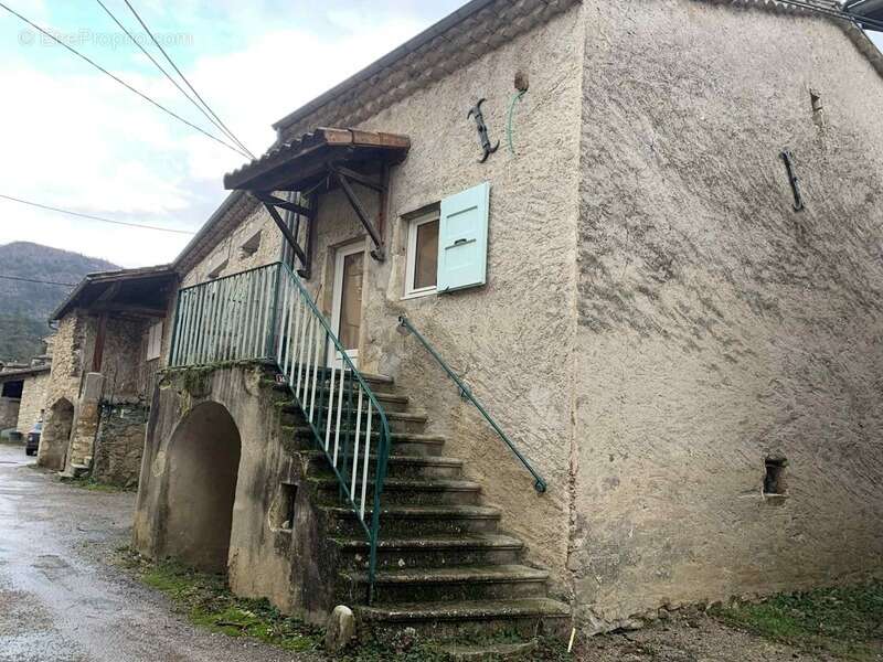 Maison à MENGLON