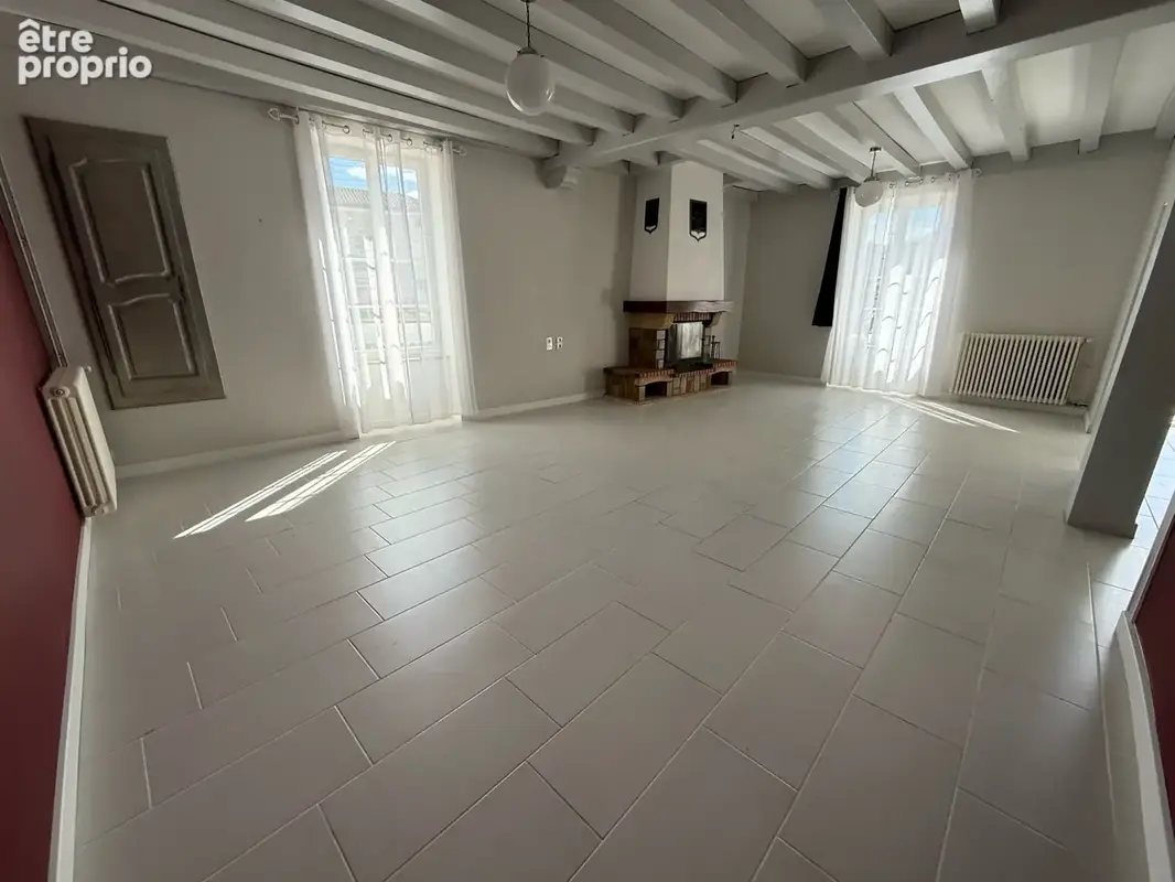 Maison de maître dans bourg avec commerces - photo 3