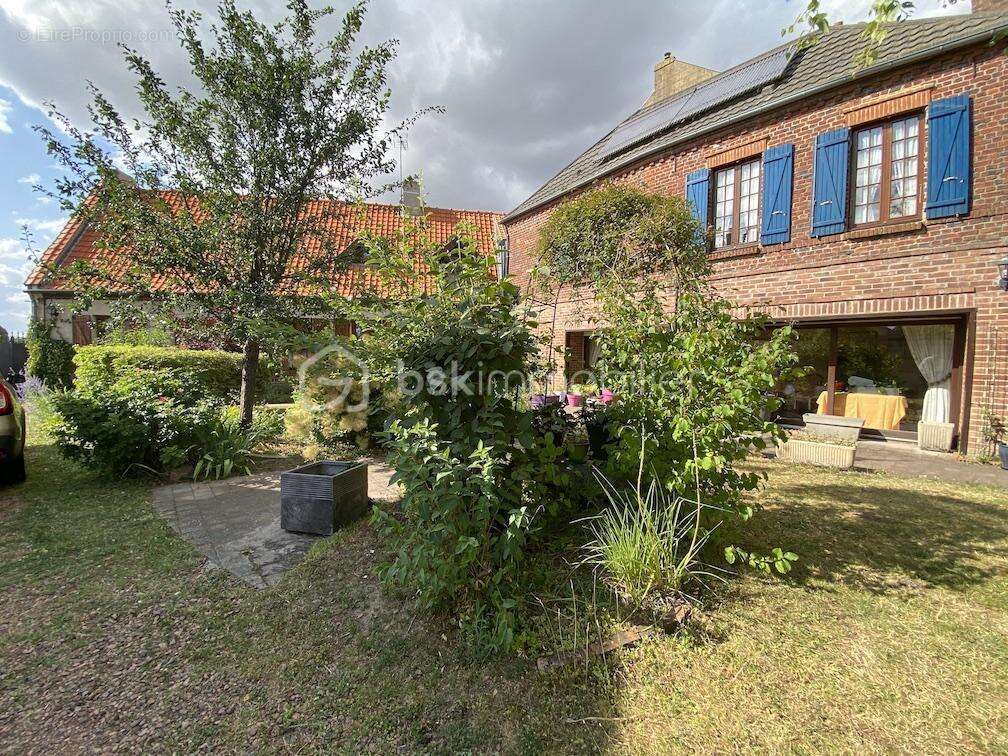 Antoine Rafart BSK Immobilier vous présente cette très belle maison de famille de 195 m2 habitables, 4 chambres, 800 m2 de terra - photo 15