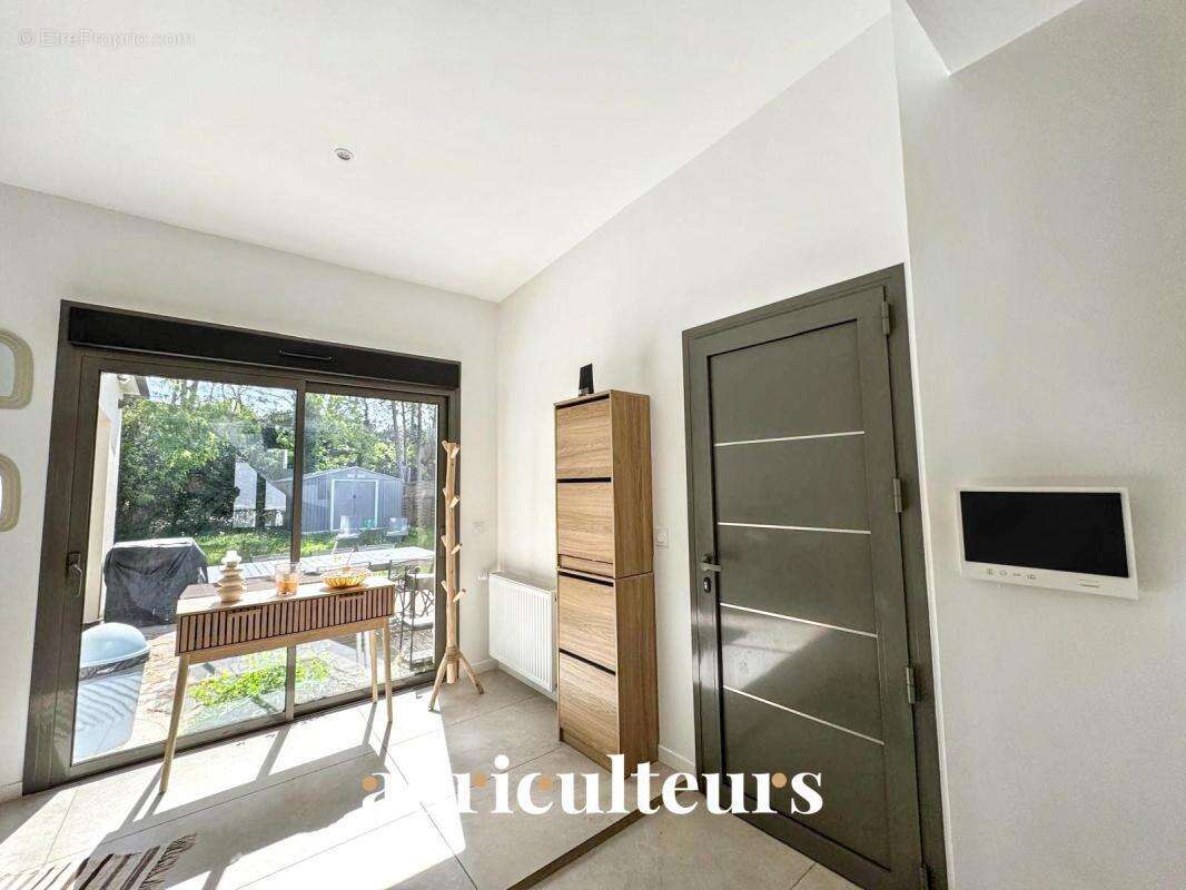 Maison familiale indépendante de 116 m² – 5 pièces – en vente à Plessis-Bouchard (95130) - photo 10