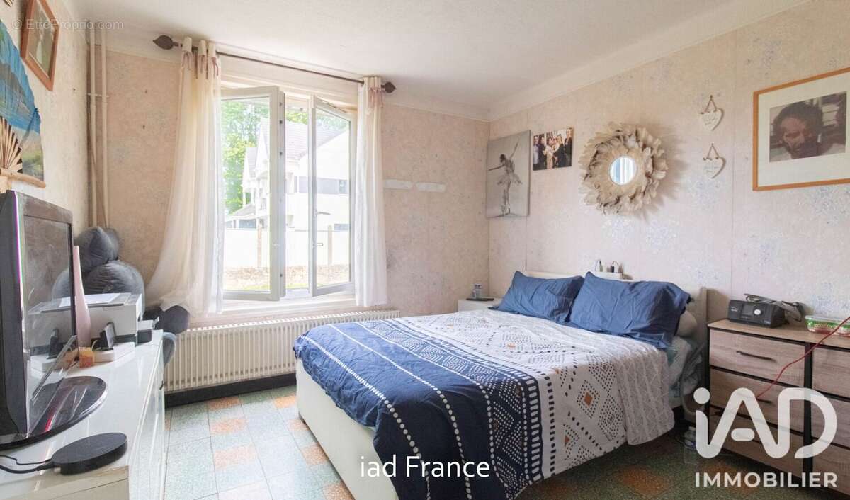 Photo 9 - Maison à LE MESNIL-SAINT-DENIS