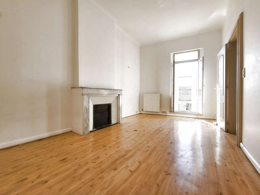 Maison à SAINT-LAURENT-D'AIGOUZE