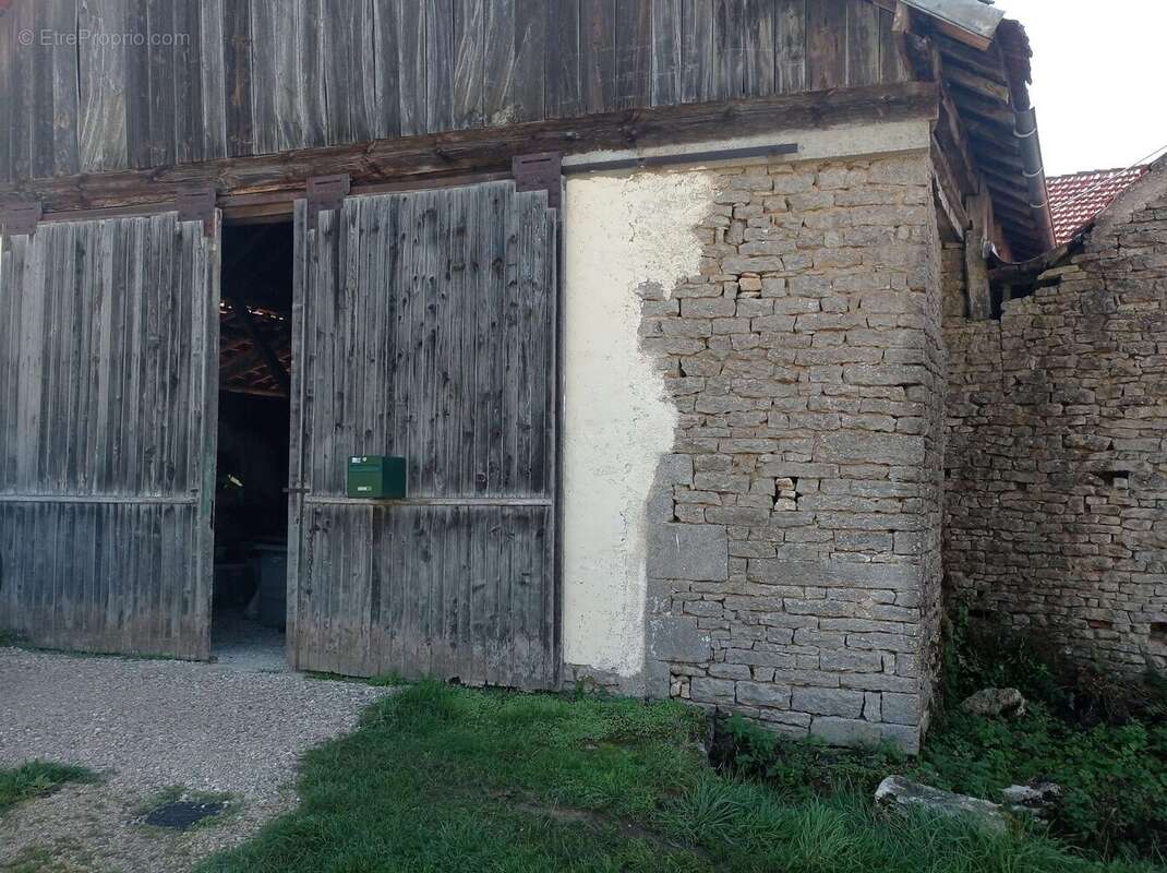 Maison à MONTIGNY-MONTFORT