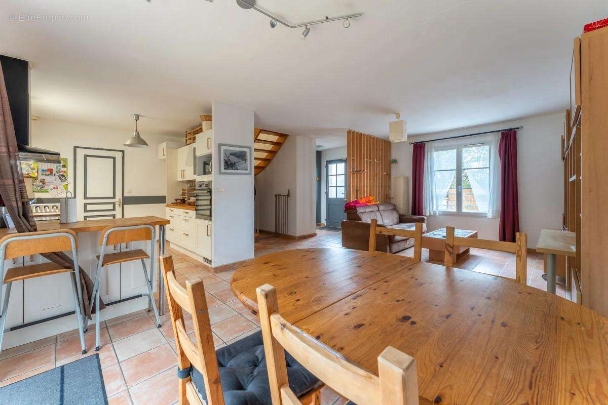 Maison à SAINT-CAPRAIS-DE-BORDEAUX