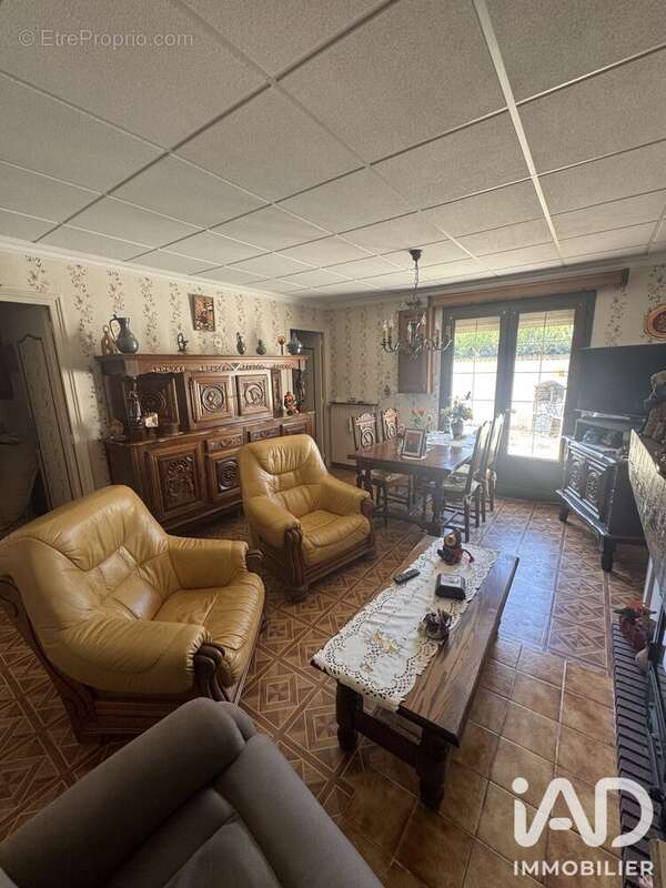 Photo 2 - Maison à SAINT-DENIS-DE-L'HOTEL
