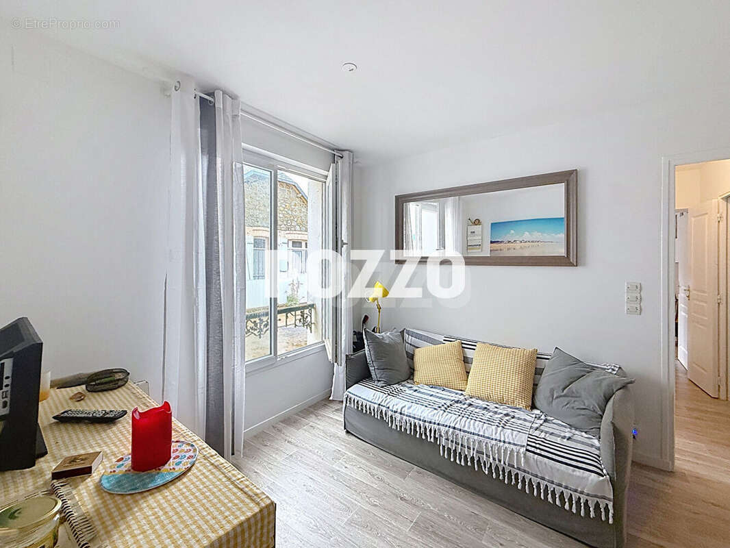 Appartement à JULLOUVILLE