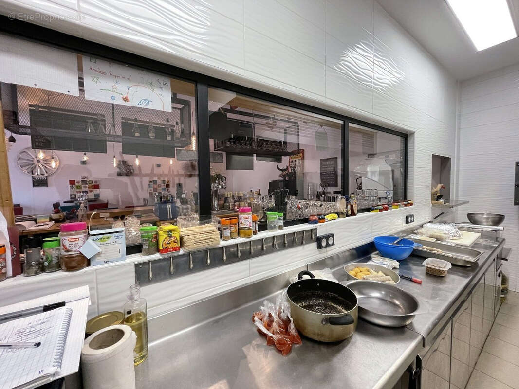 Commerce à AIGUES-VIVES