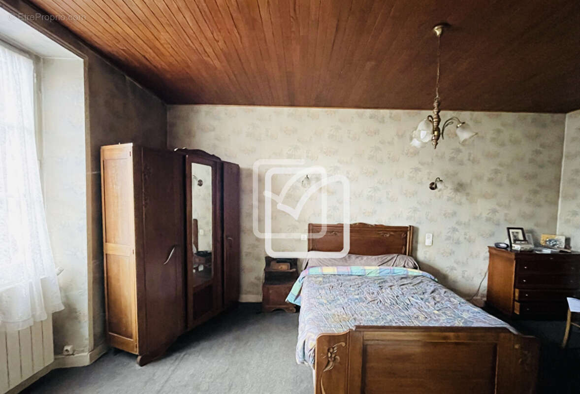 Maison à BEYNAC-ET-CAZENAC