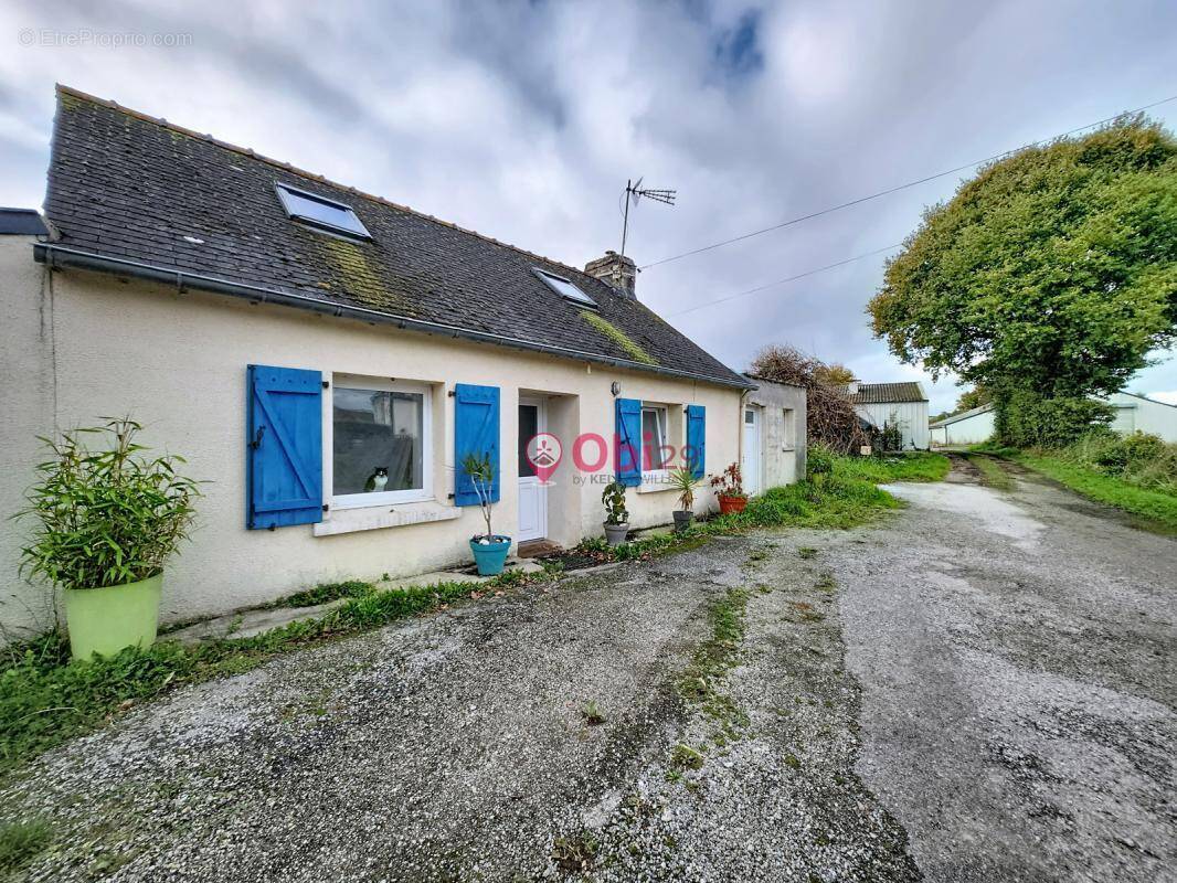 Maison à CHATEAUNEUF-DU-FAOU