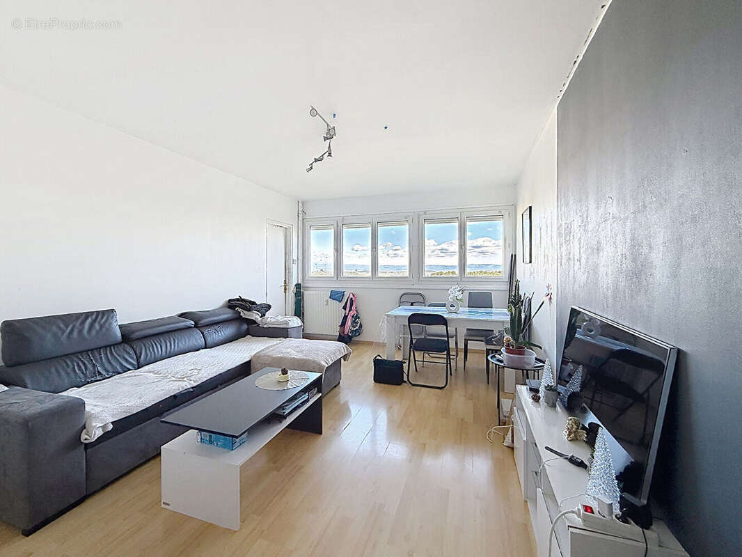 Appartement à VILLENEUVE-LES-AVIGNON