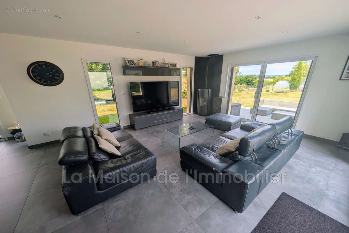 Maison à CRIQUEBEUF-SUR-SEINE