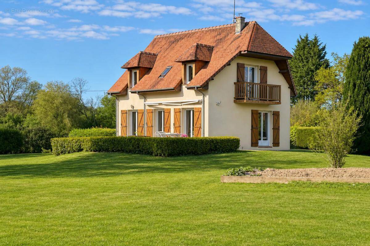 Maison à SAINT-HYMER