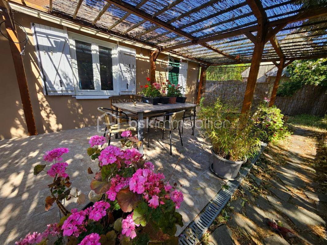 Maison à D'HUISON-LONGUEVILLE