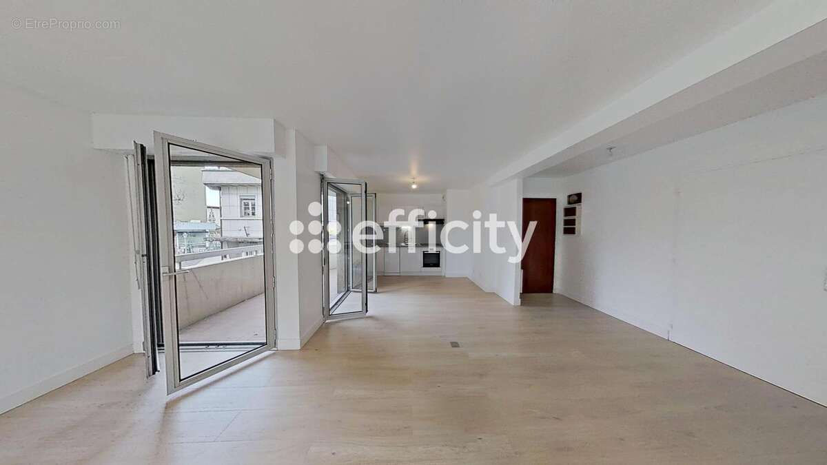 Appartement à LA ROCHE-SUR-FORON