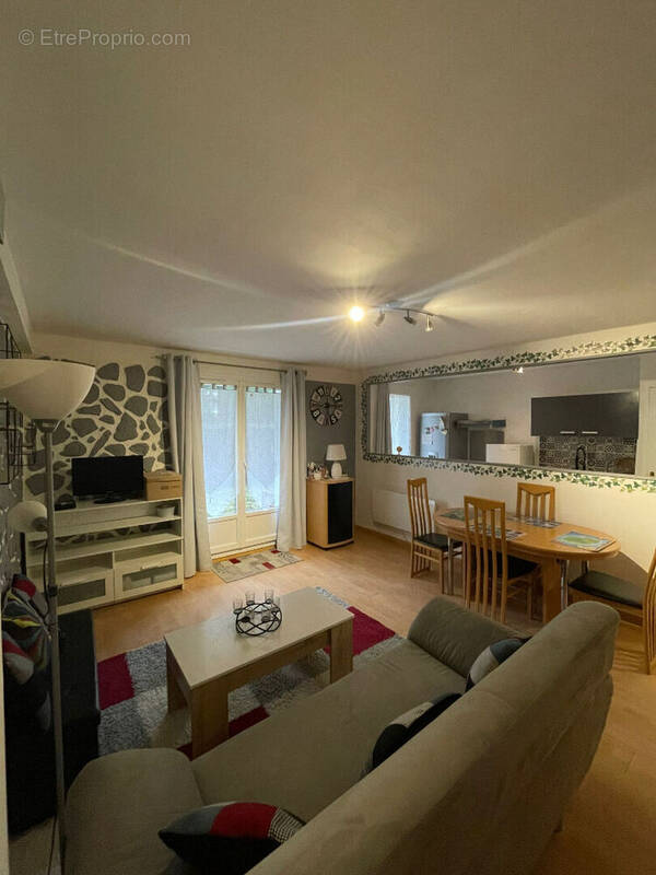 Appartement à SAINT-JEAN-DE-BRAYE