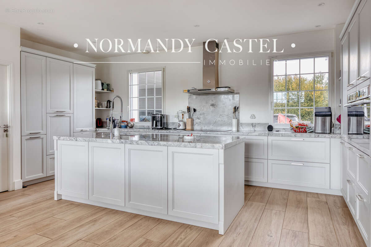 Maison à SAINT-ETIENNE-LA-THILLAYE