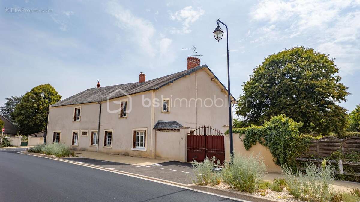 Surprenante maison de caractère à rafraîchir pour un projet familial ou professionnel - photo 2