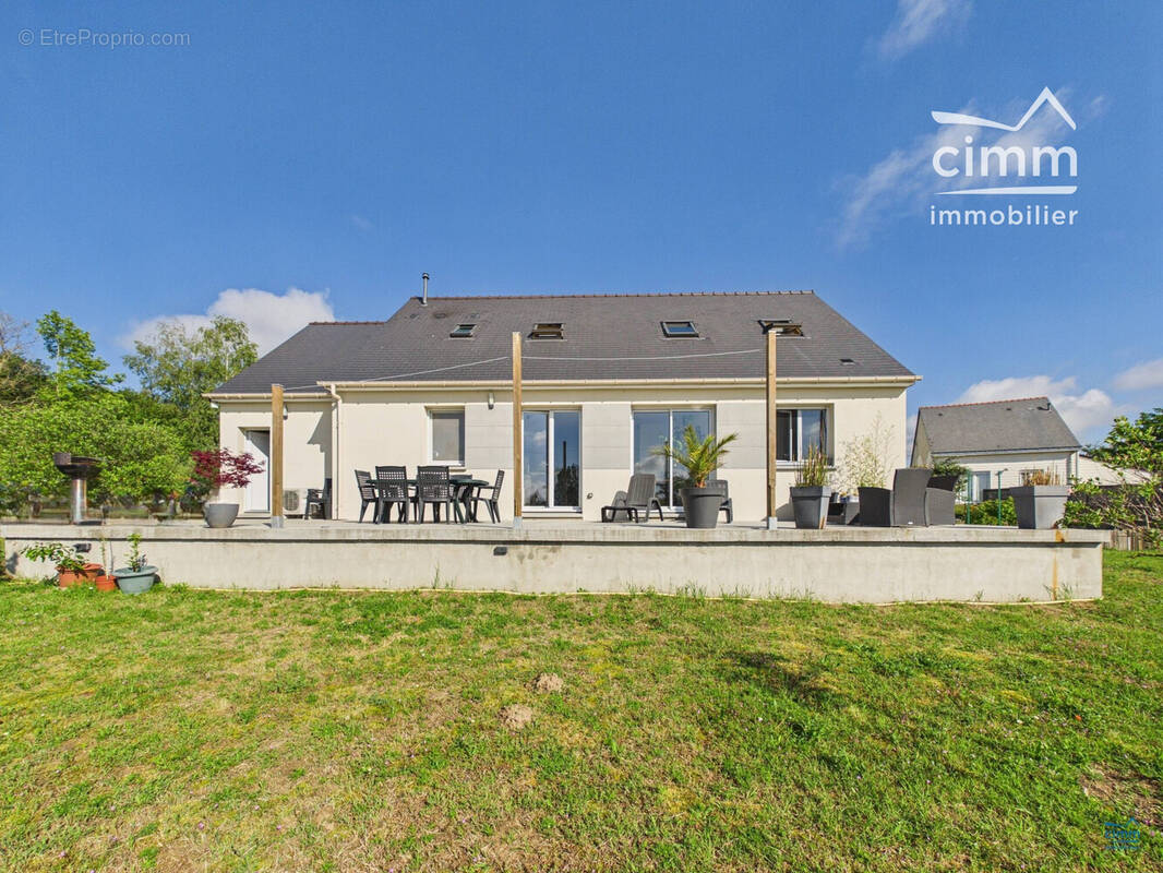 Maison à LONGUE-JUMELLES