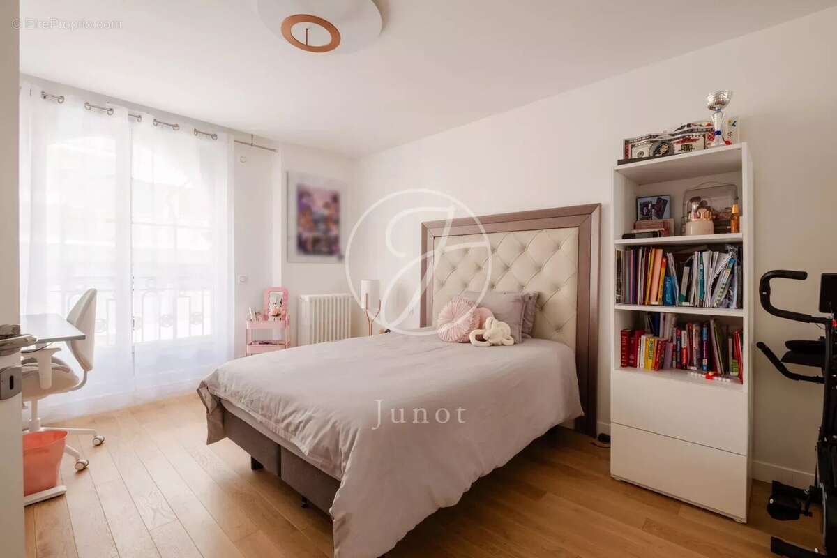 Maison à NEUILLY-SUR-SEINE