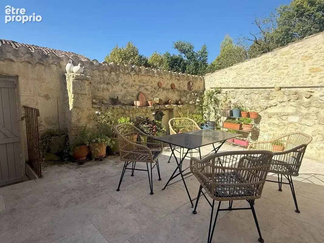 Jolie maison en pierre dans un village historique - photo 1