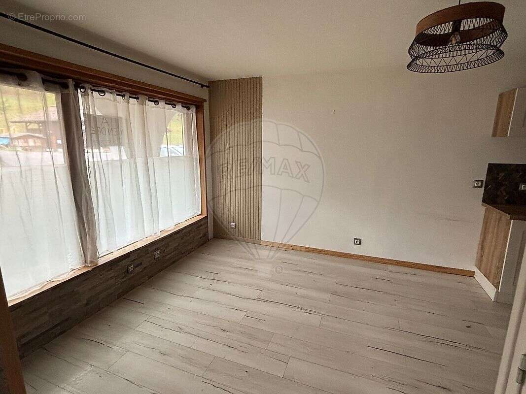 Appartement à MORILLON