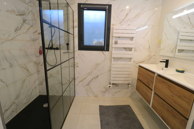 Maison à SAINT-MARCEL-LES-VALENCE