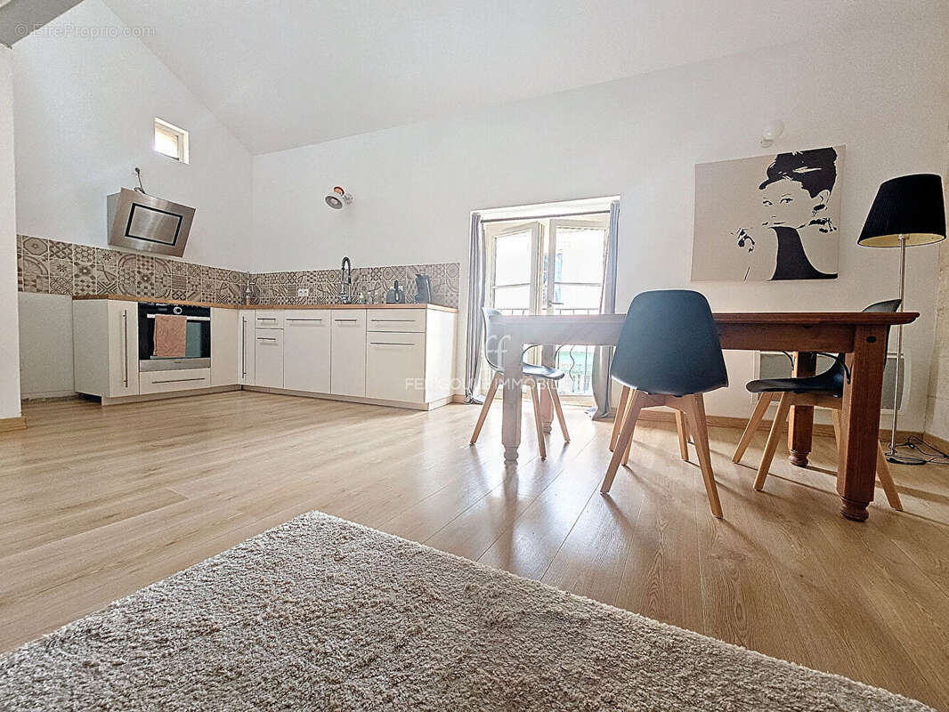 Appartement à VILLENEUVE-LES-AVIGNON