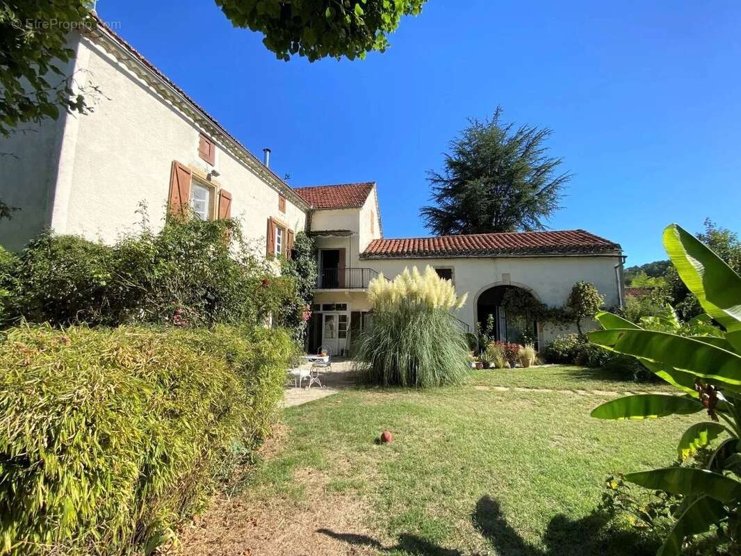 Maison à FRAYSSINET-LE-GELAT