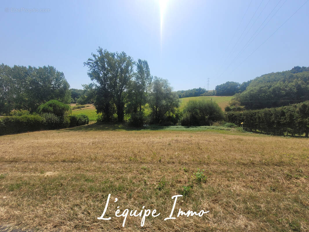 Terrain à PESSAN
