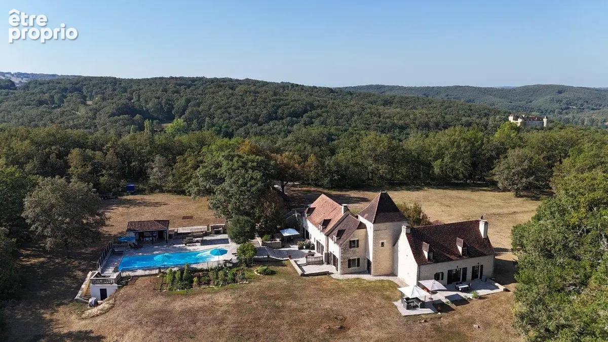 Domaine Gourdon avec piscine sur 13.5 hectares de terrain - photo 2
