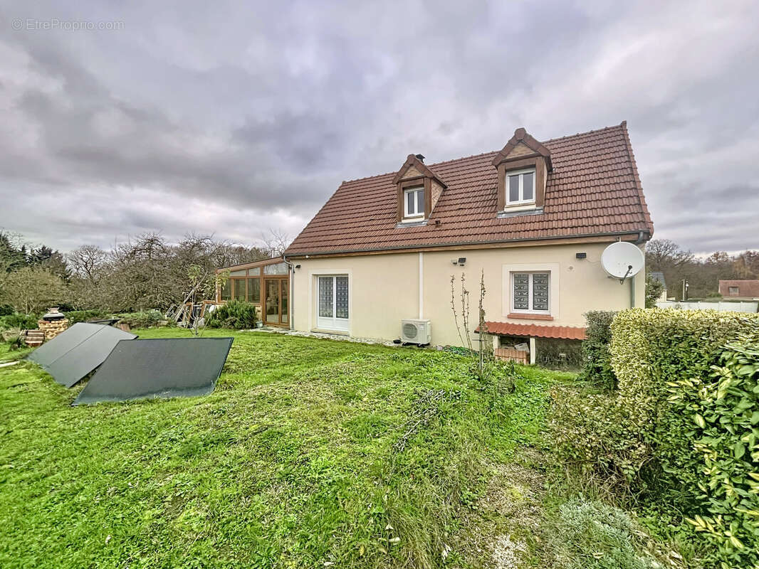 Maison à SAINT-JEAN-LES-DEUX-JUMEAUX