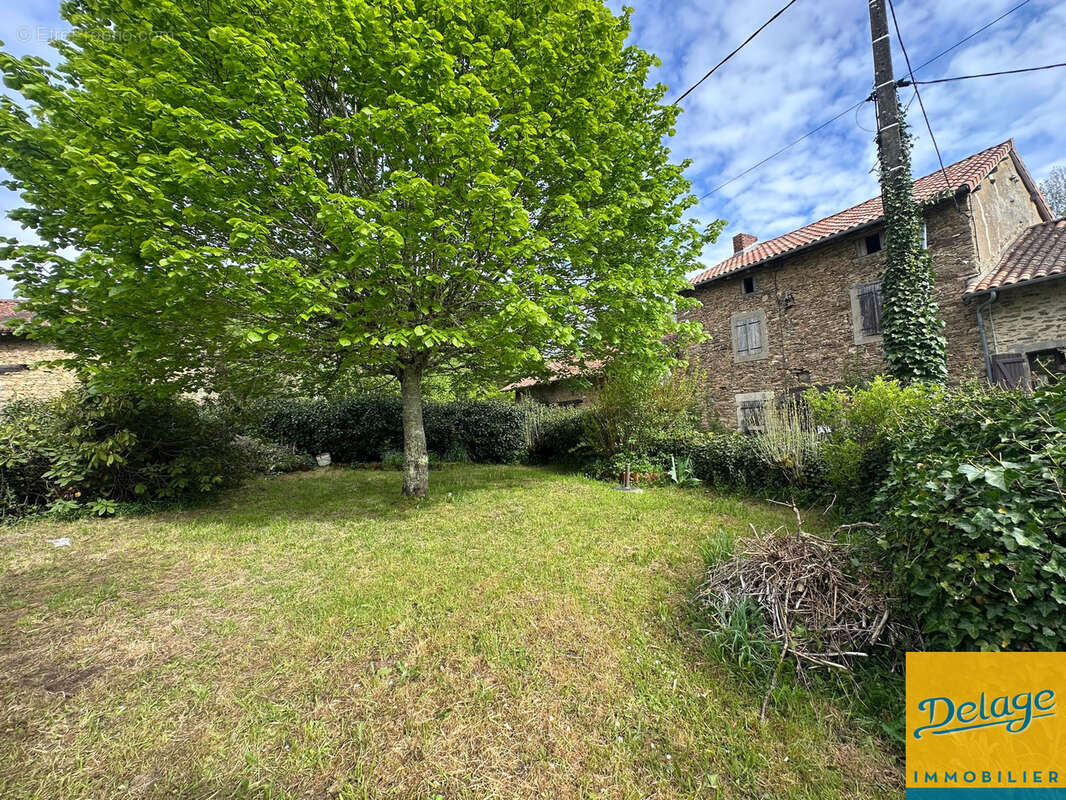 Maison à CHAMPAGNAC-LA-RIVIERE