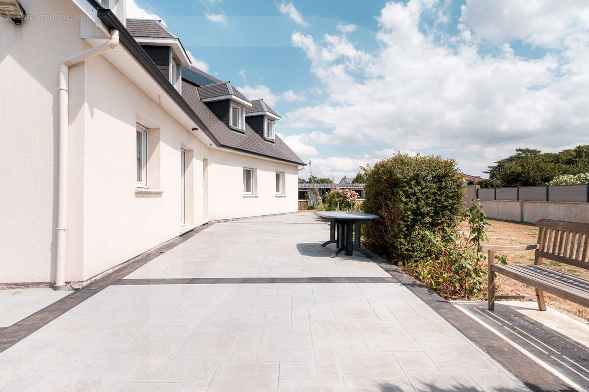 Maison individuelle - vie de plain-pied - 234m2 - piscine - rogerville - photo 3