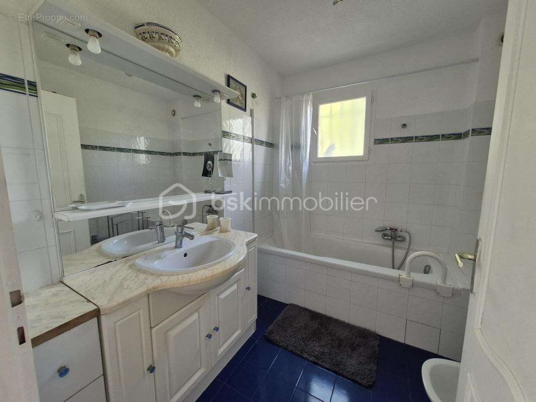 Maison à CARQUEIRANNE