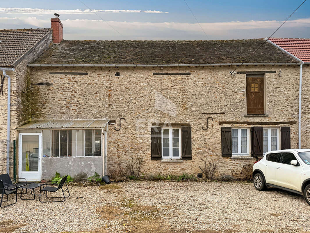 Maison à PARAY-DOUAVILLE