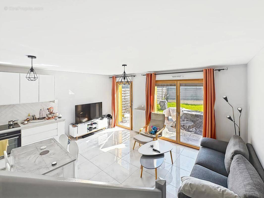 Maison à BUSSY-SAINT-GEORGES