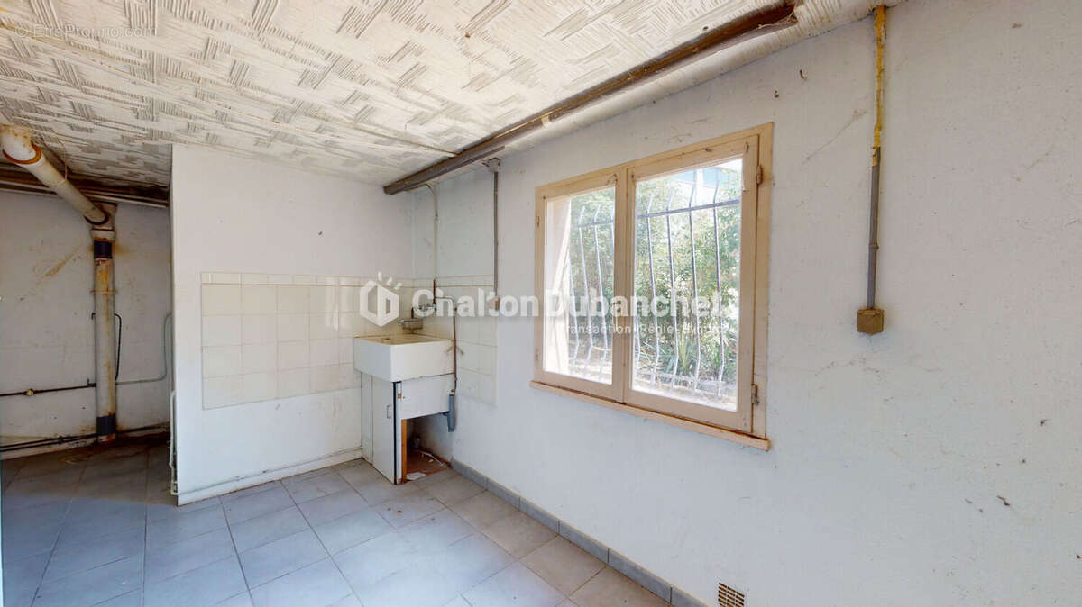 CHARLIEU - Maison  de 149 m² habitables - photo 3