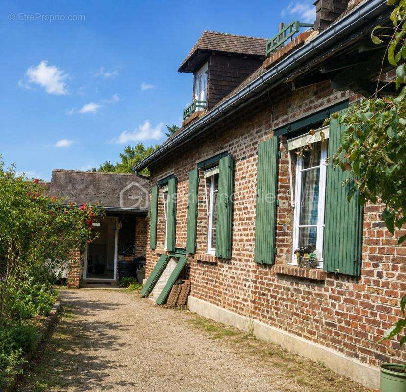 Belle longere de caractere avec dependances - photo 2