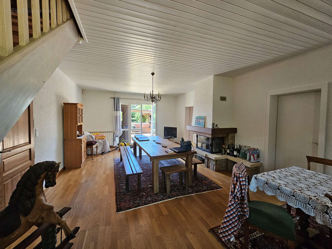 Grande maison ancienne rénovée avec terrasse et terrain à Devrouze - photo 12