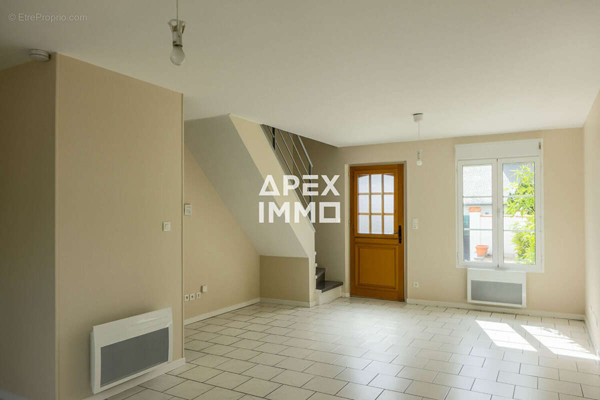 Maison à FLEURY-LES-AUBRAIS