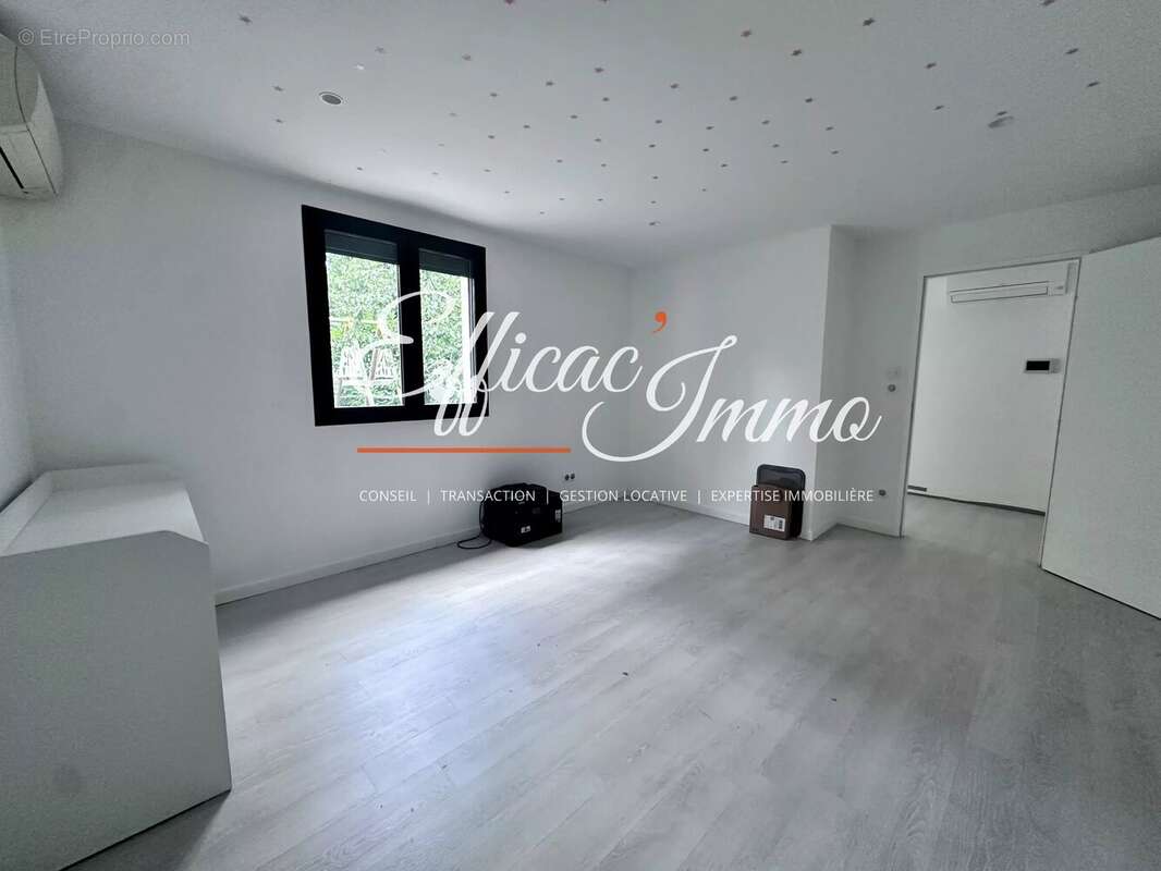 Bien à usage mixte de 154,51 m² avec garage, jardin et prestations haut de gamme - photo 11