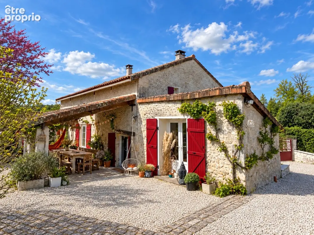 Photo Maison à Juillaguet au prix de 249 000€