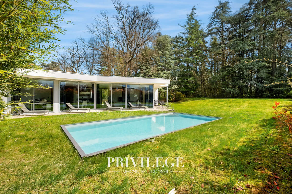 Maison à CHARBONNIERES-LES-BAINS