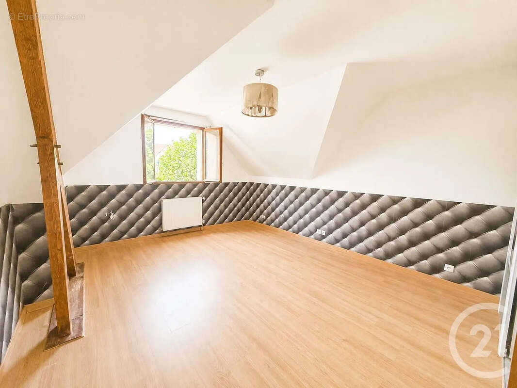 Maison 173 m² à Saint-Mard  - photo 7