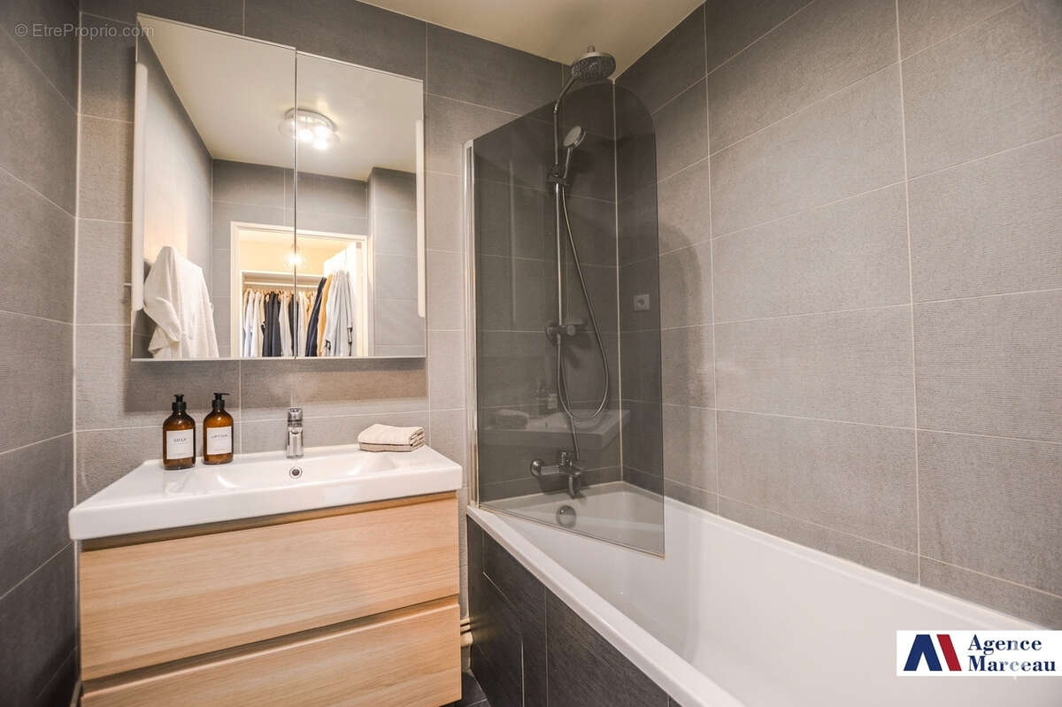 Appartement à COURBEVOIE