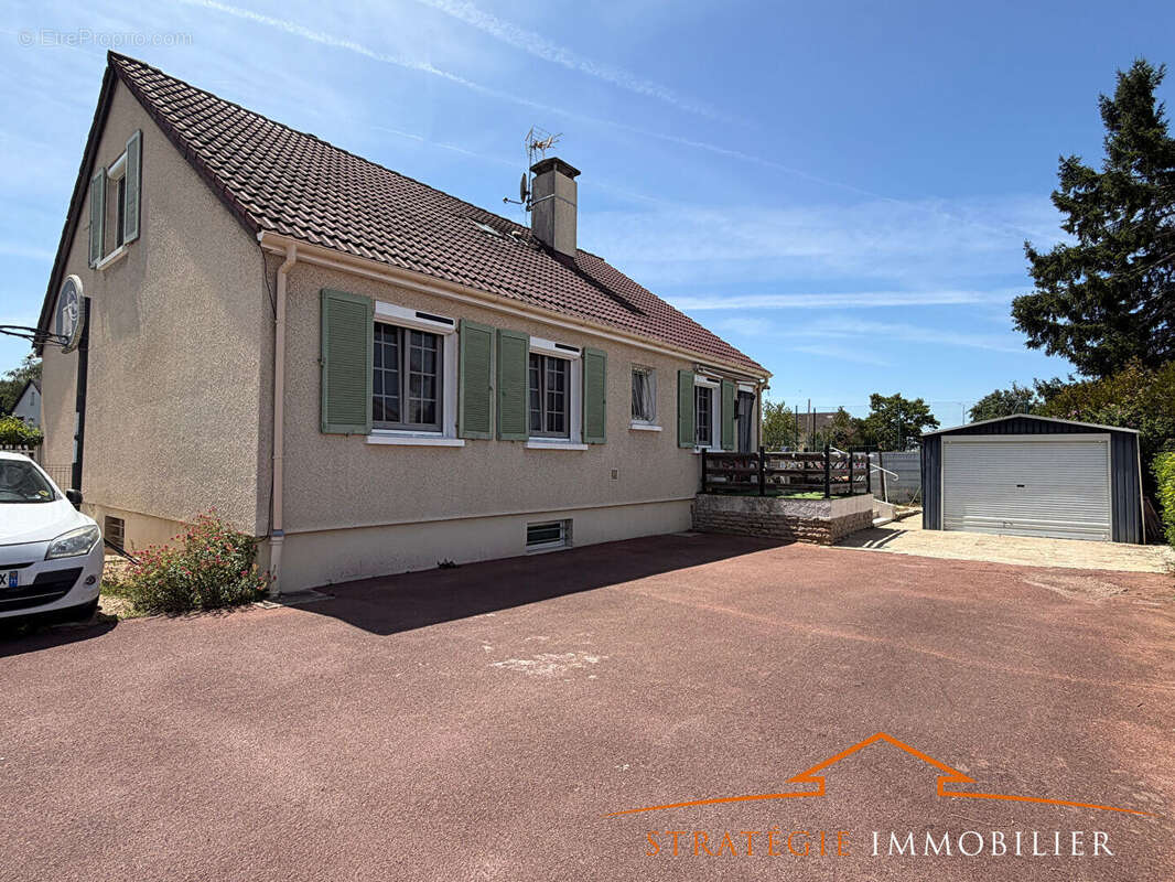 CHAMPFORGEUIL, maison familiale de 180 m² (6 chambres) avec terrain - photo 4