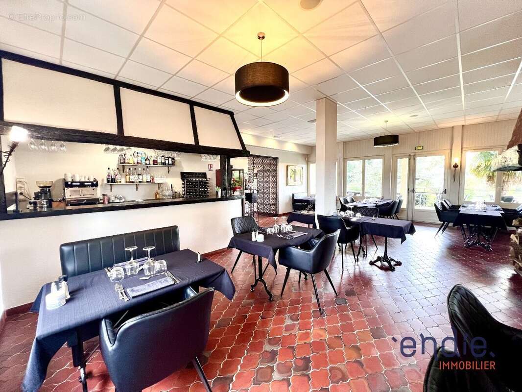 Commerce à NIEUIL-L&#039;ESPOIR